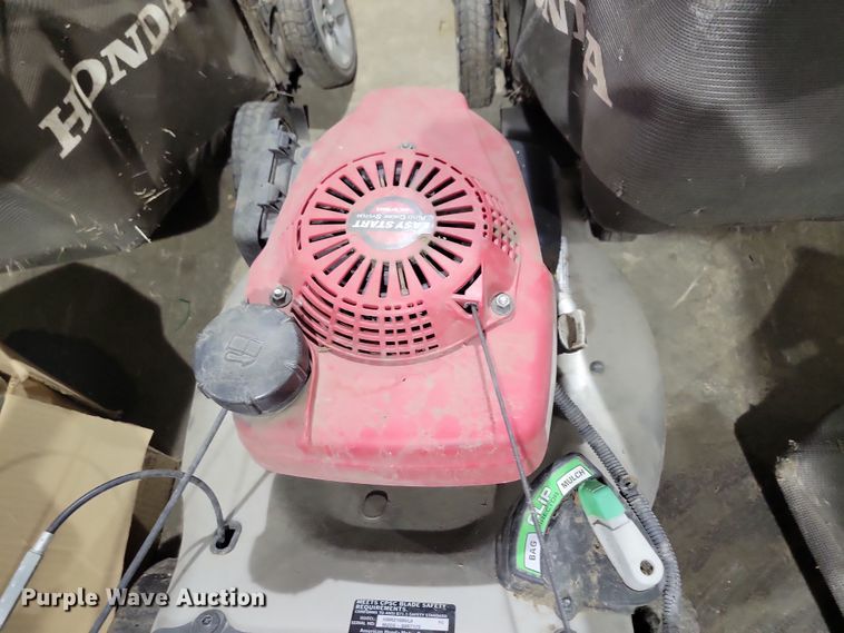 image for item NB9825 (3) Honda push mowers