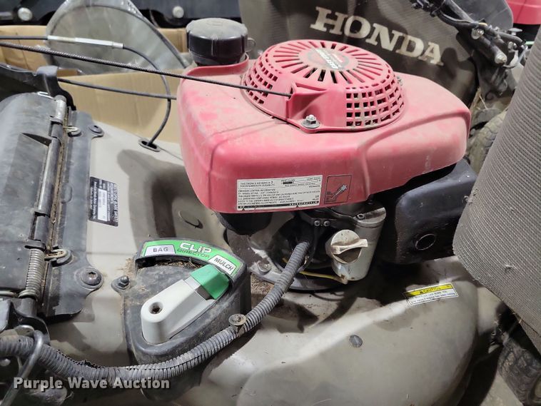 image for item NB9825 (3) Honda push mowers