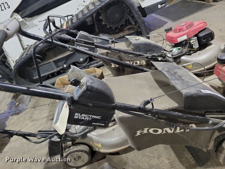 image for item NB9825 (3) Honda push mowers