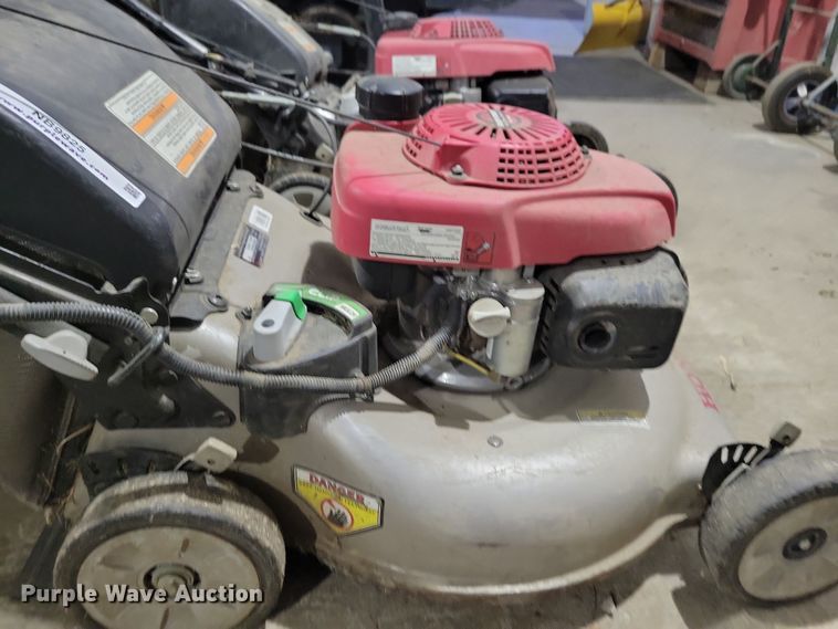 image for item NB9825 (3) Honda push mowers