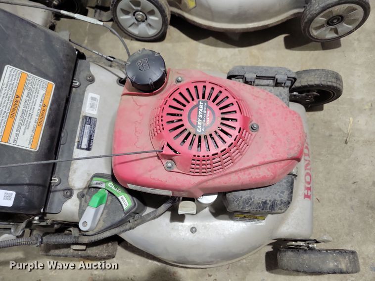 image for item NB9825 (3) Honda push mowers