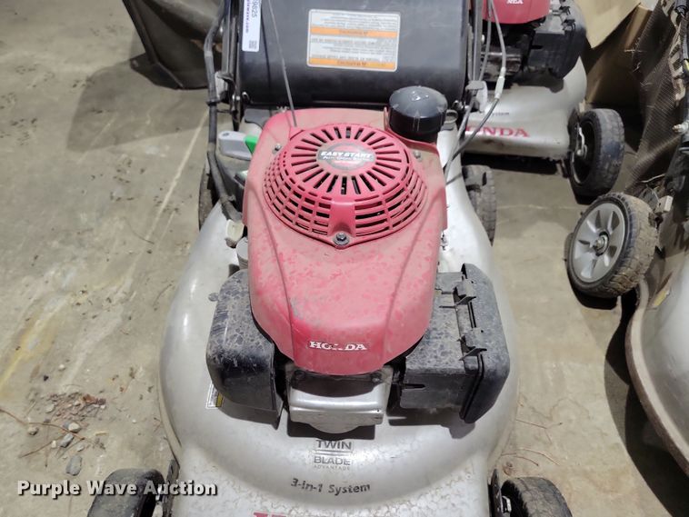 image for item NB9825 (3) Honda push mowers