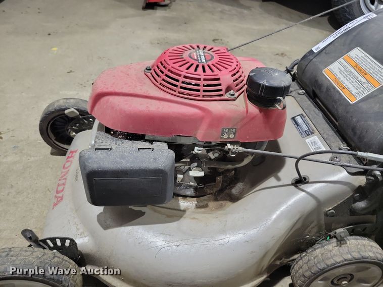 image for item NB9825 (3) Honda push mowers