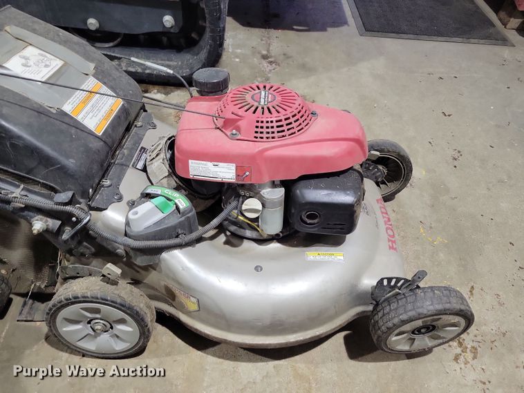 image for item NB9825 (3) Honda push mowers