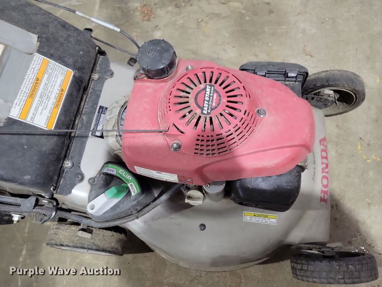 image for item NB9825 (3) Honda push mowers