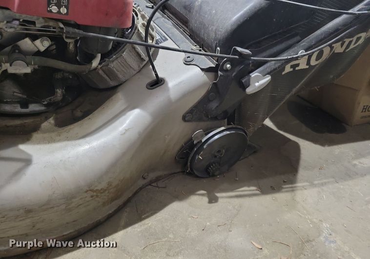 image for item NB9825 (3) Honda push mowers