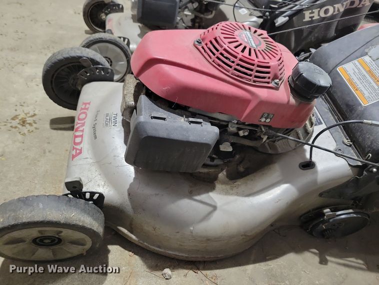 image for item NB9825 (3) Honda push mowers