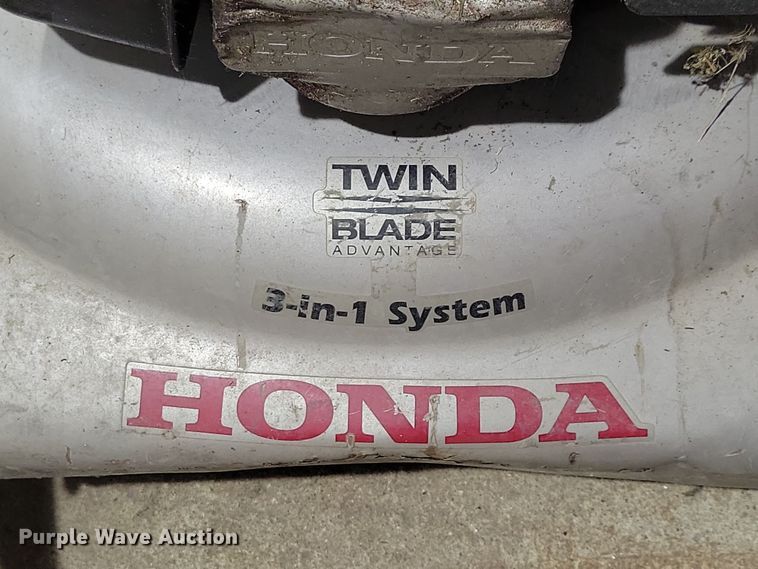 image for item NB9825 (3) Honda push mowers
