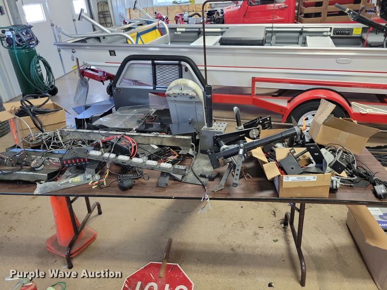 image for item NB9829 Police vehicle parts and accessories