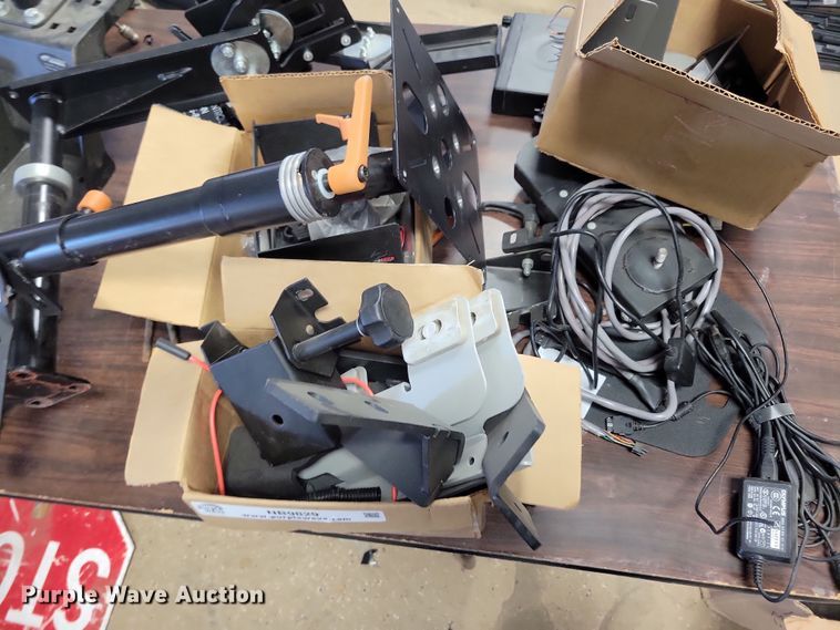 image for item NB9829 Police vehicle parts and accessories