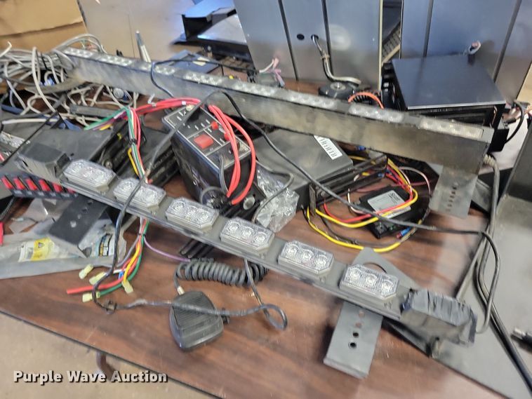 image for item NB9829 Police vehicle parts and accessories