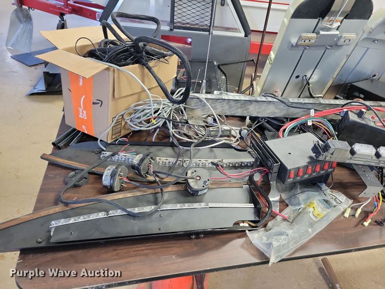 image for item NB9829 Police vehicle parts and accessories