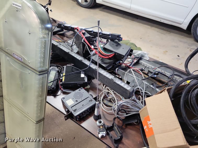 image for item NB9829 Police vehicle parts and accessories