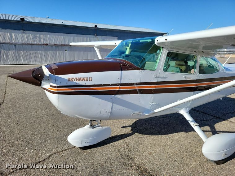 image for item NB9846 1982 Cessna 172P Skyhawk II airplane