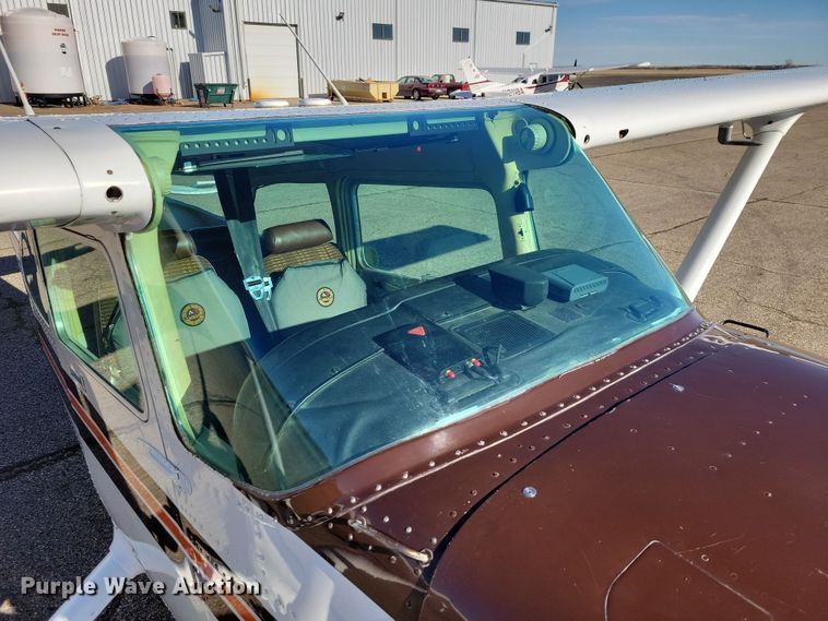 image for item NB9846 1982 Cessna 172P Skyhawk II airplane