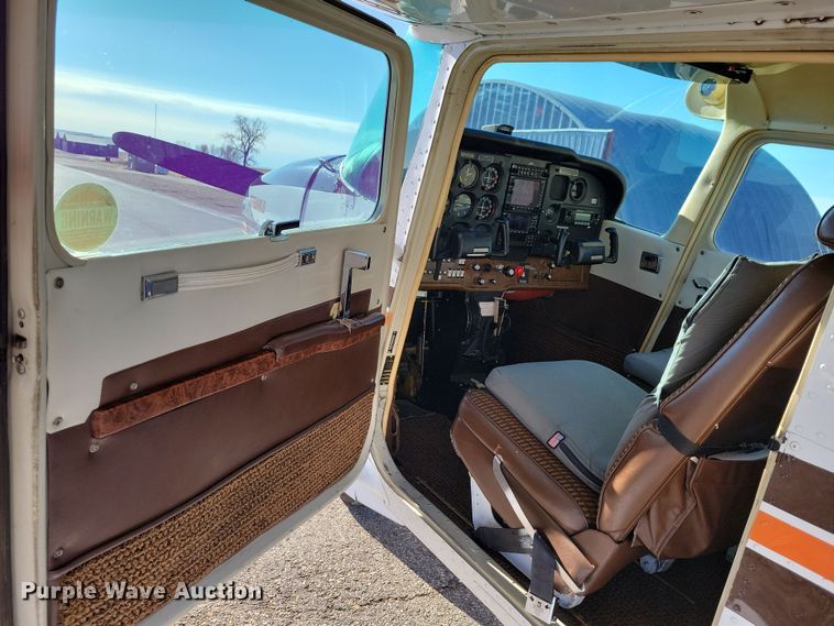 image for item NB9846 1982 Cessna 172P Skyhawk II airplane