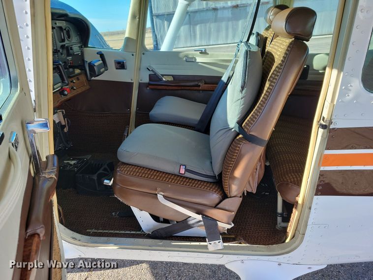 image for item NB9846 1982 Cessna 172P Skyhawk II airplane