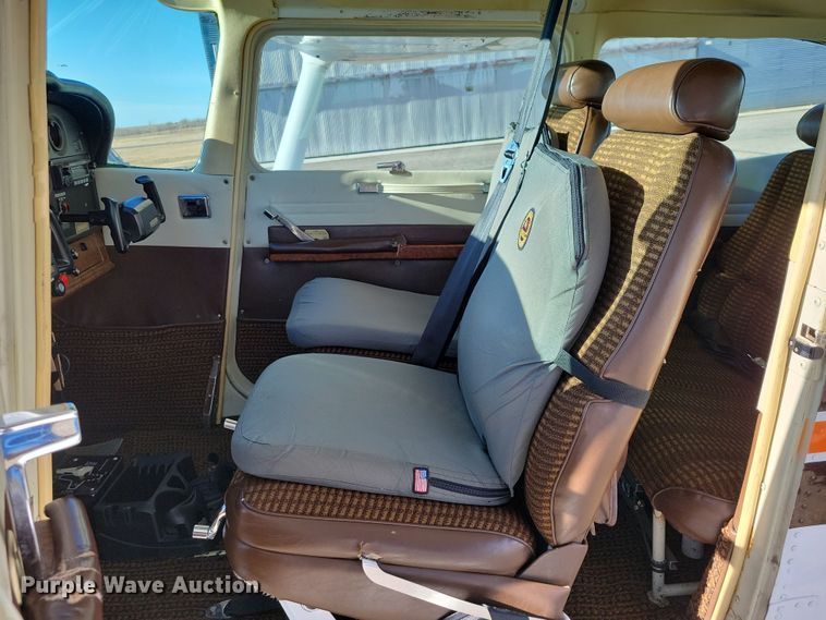 image for item NB9846 1982 Cessna 172P Skyhawk II airplane