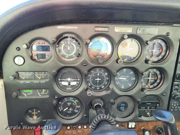 image for item NB9846 1982 Cessna 172P Skyhawk II airplane