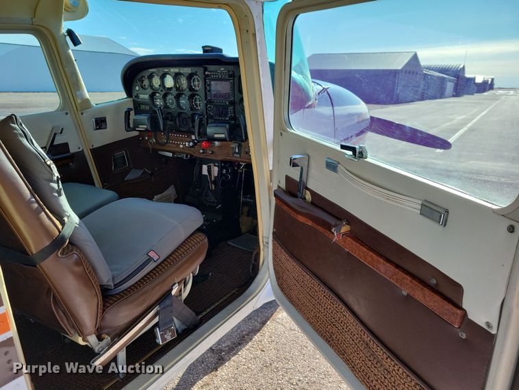 image for item NB9846 1982 Cessna 172P Skyhawk II airplane