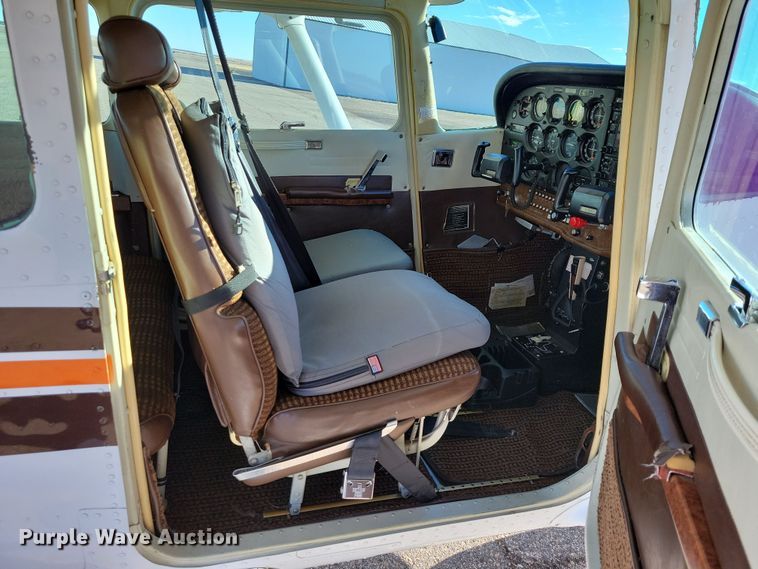 image for item NB9846 1982 Cessna 172P Skyhawk II airplane