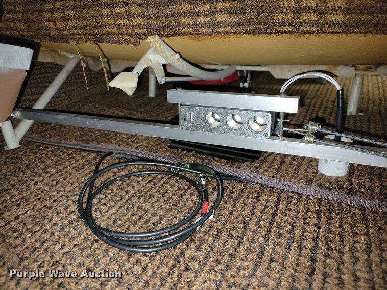 image for item NB9846 1982 Cessna 172P Skyhawk II airplane