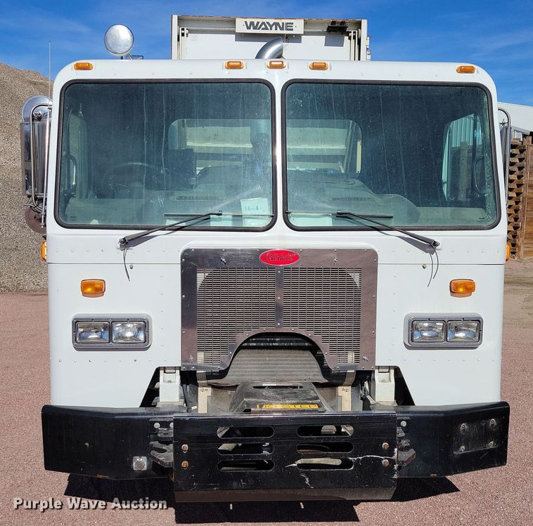 image for item NB9860 2011 Peterbilt 320 refuse truck