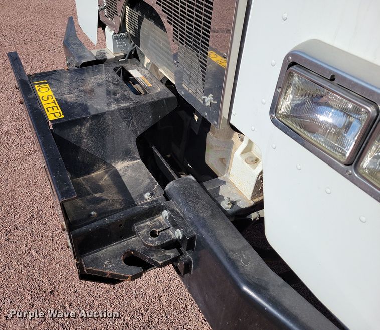 image for item NB9860 2011 Peterbilt 320 refuse truck