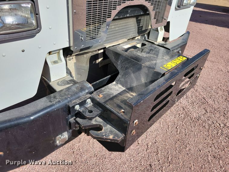 image for item NB9860 2011 Peterbilt 320 refuse truck