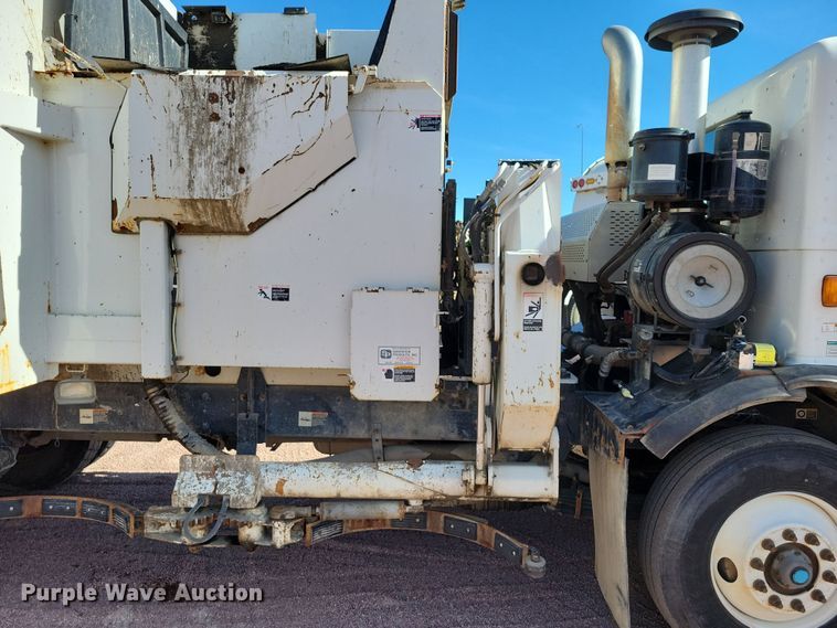 image for item NB9860 2011 Peterbilt 320 refuse truck