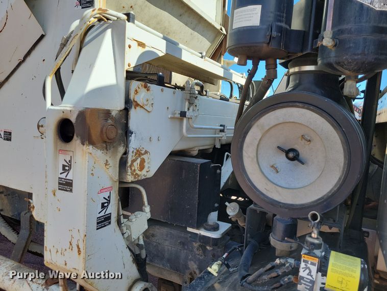 image for item NB9860 2011 Peterbilt 320 refuse truck