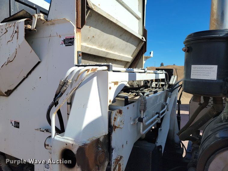 image for item NB9860 2011 Peterbilt 320 refuse truck