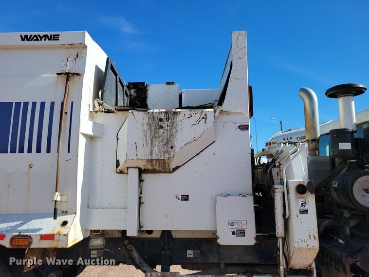 image for item NB9860 2011 Peterbilt 320 refuse truck