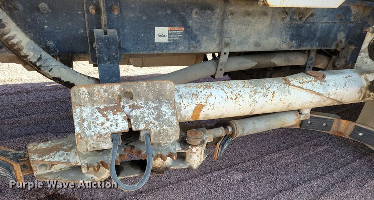 image for item NB9860 2011 Peterbilt 320 refuse truck