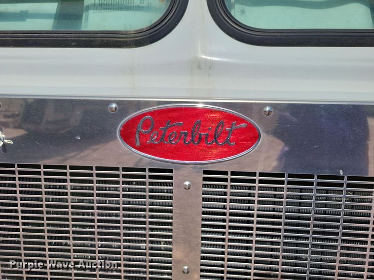 image for item NB9860 2011 Peterbilt 320 refuse truck