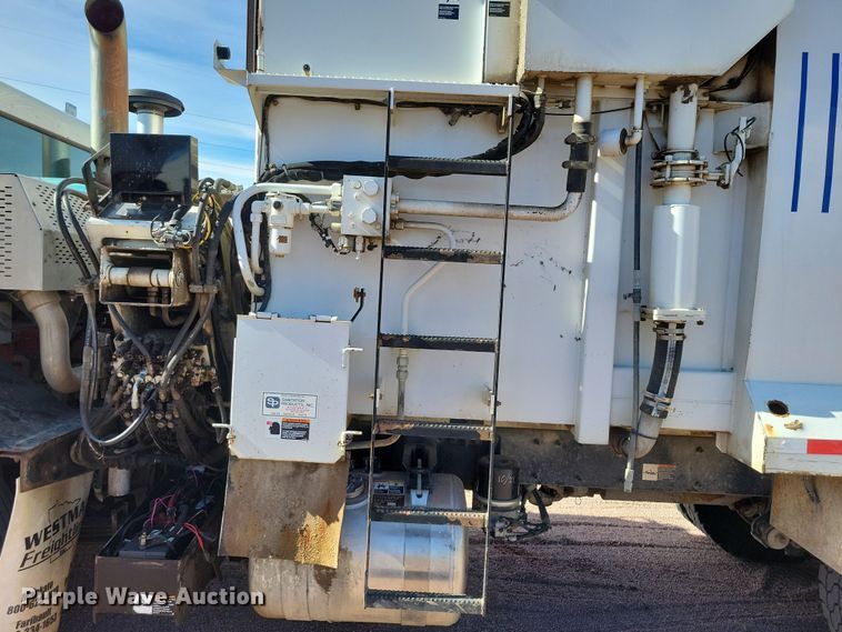 image for item NB9860 2011 Peterbilt 320 refuse truck