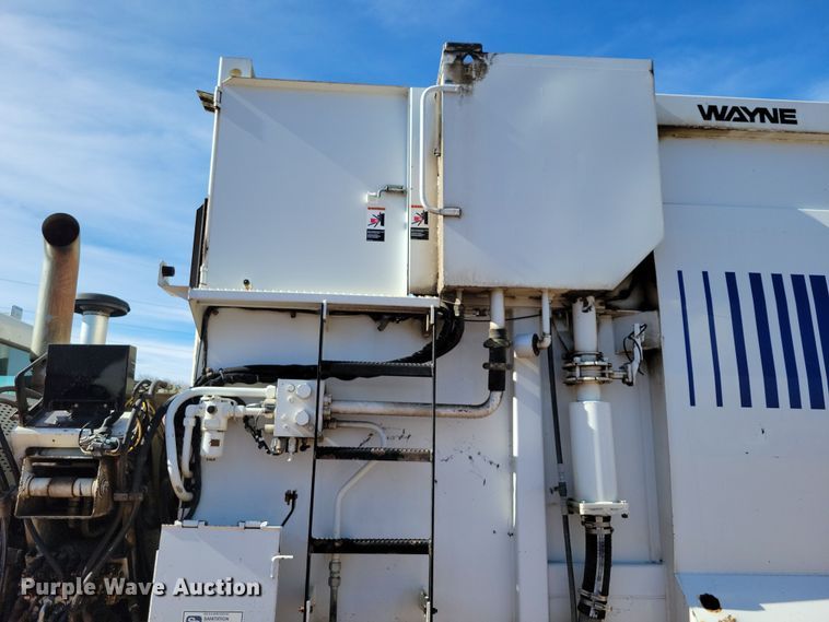 image for item NB9860 2011 Peterbilt 320 refuse truck