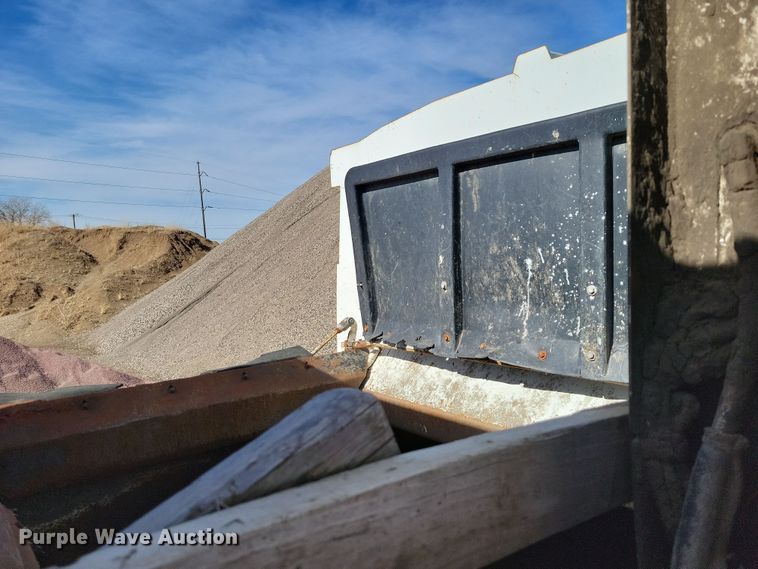 image for item NB9860 2011 Peterbilt 320 refuse truck