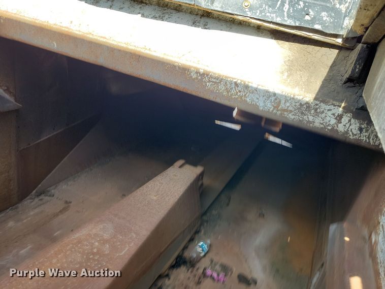 image for item NB9860 2011 Peterbilt 320 refuse truck