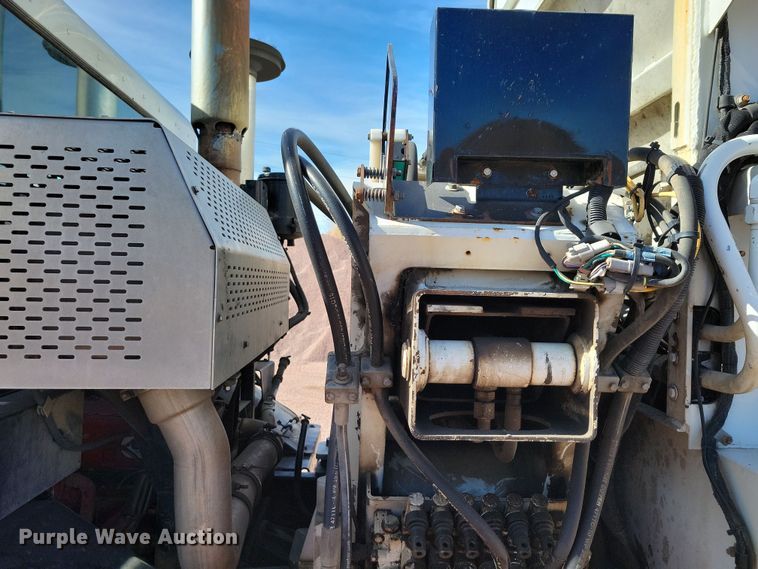 image for item NB9860 2011 Peterbilt 320 refuse truck