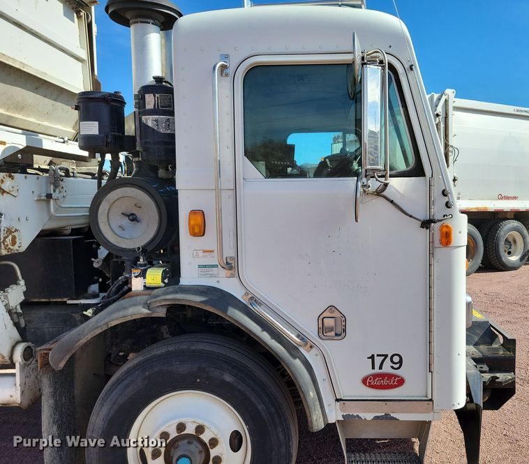 image for item NB9860 2011 Peterbilt 320 refuse truck