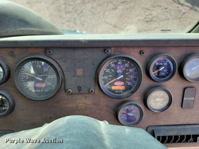 image for item NB9860 2011 Peterbilt 320 refuse truck