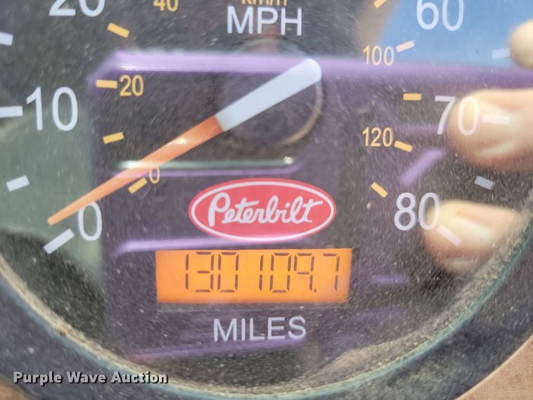 image for item NB9860 2011 Peterbilt 320 refuse truck