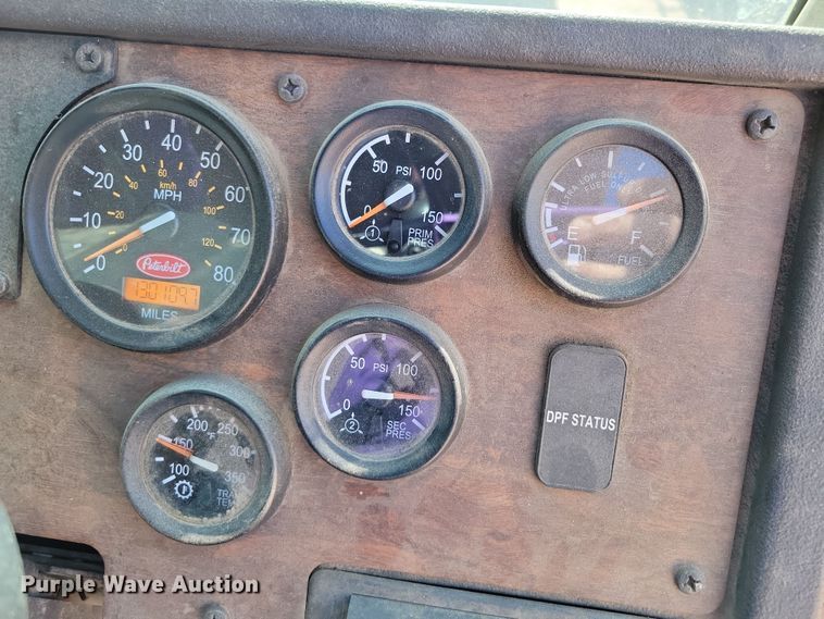 image for item NB9860 2011 Peterbilt 320 refuse truck