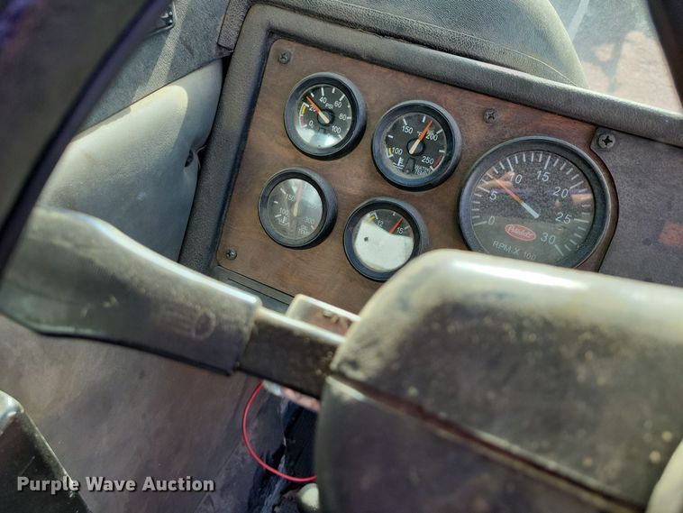 image for item NB9860 2011 Peterbilt 320 refuse truck