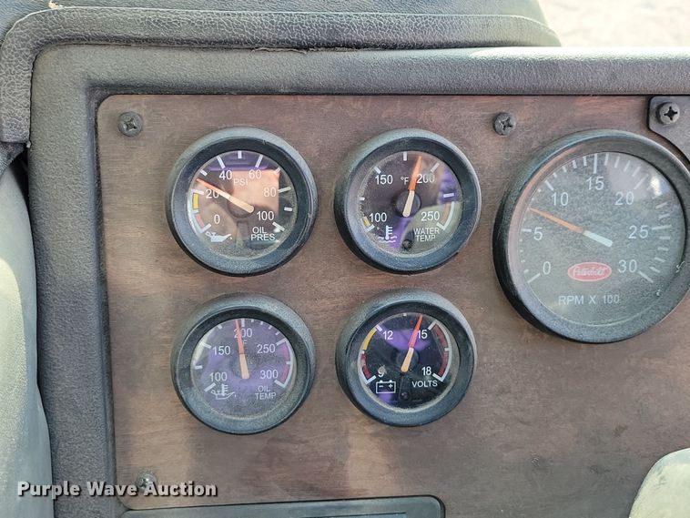 image for item NB9860 2011 Peterbilt 320 refuse truck