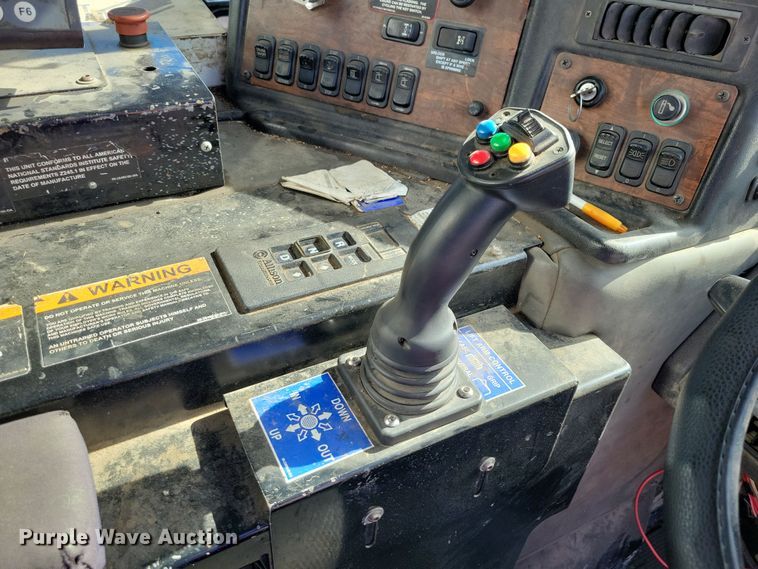 image for item NB9860 2011 Peterbilt 320 refuse truck