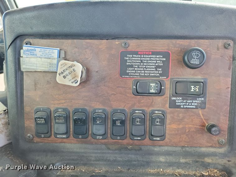 image for item NB9860 2011 Peterbilt 320 refuse truck