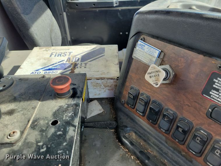 image for item NB9860 2011 Peterbilt 320 refuse truck