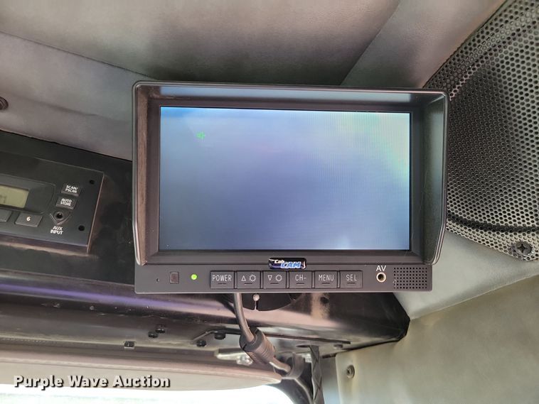 image for item NB9860 2011 Peterbilt 320 refuse truck